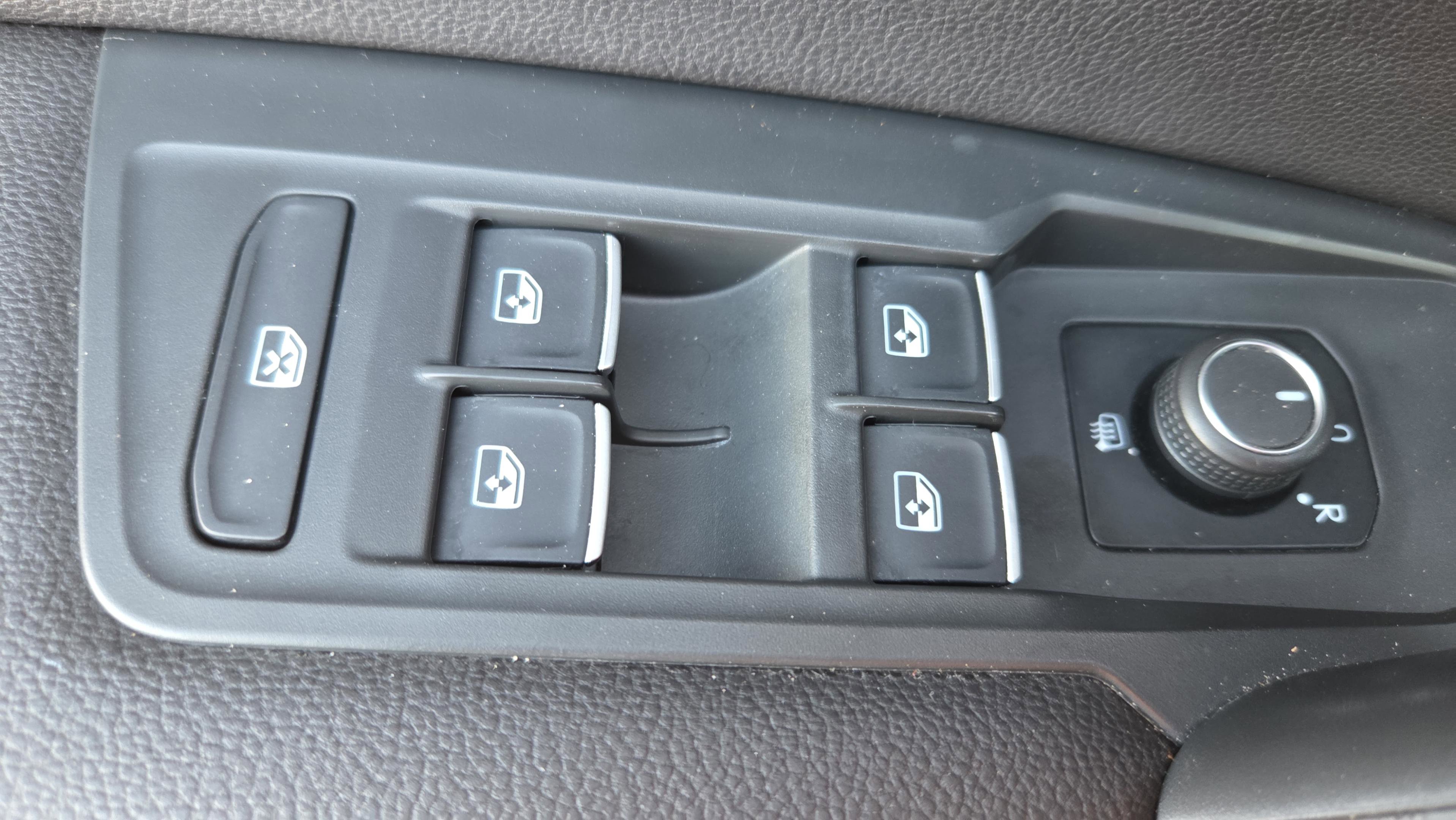 Used 2019 Volkswagen Tiguan S image 33