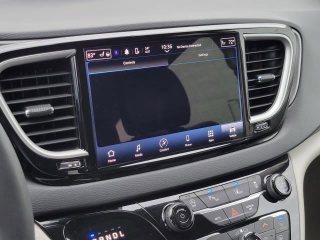 Used 2023 Chrysler Pacifica Touring-L image 17