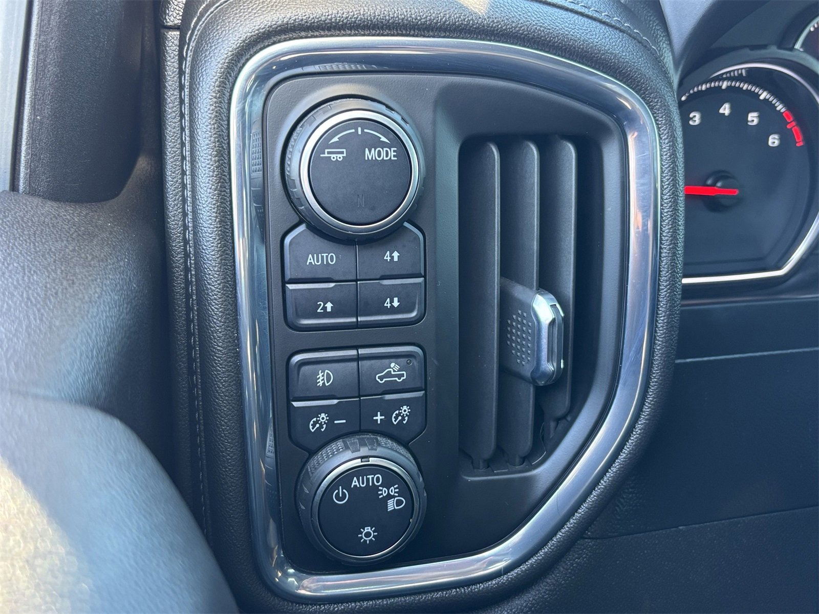 Used 2021 Chevrolet Silverado 1500 LT Trail Boss w/ Bed Protection Package image 5