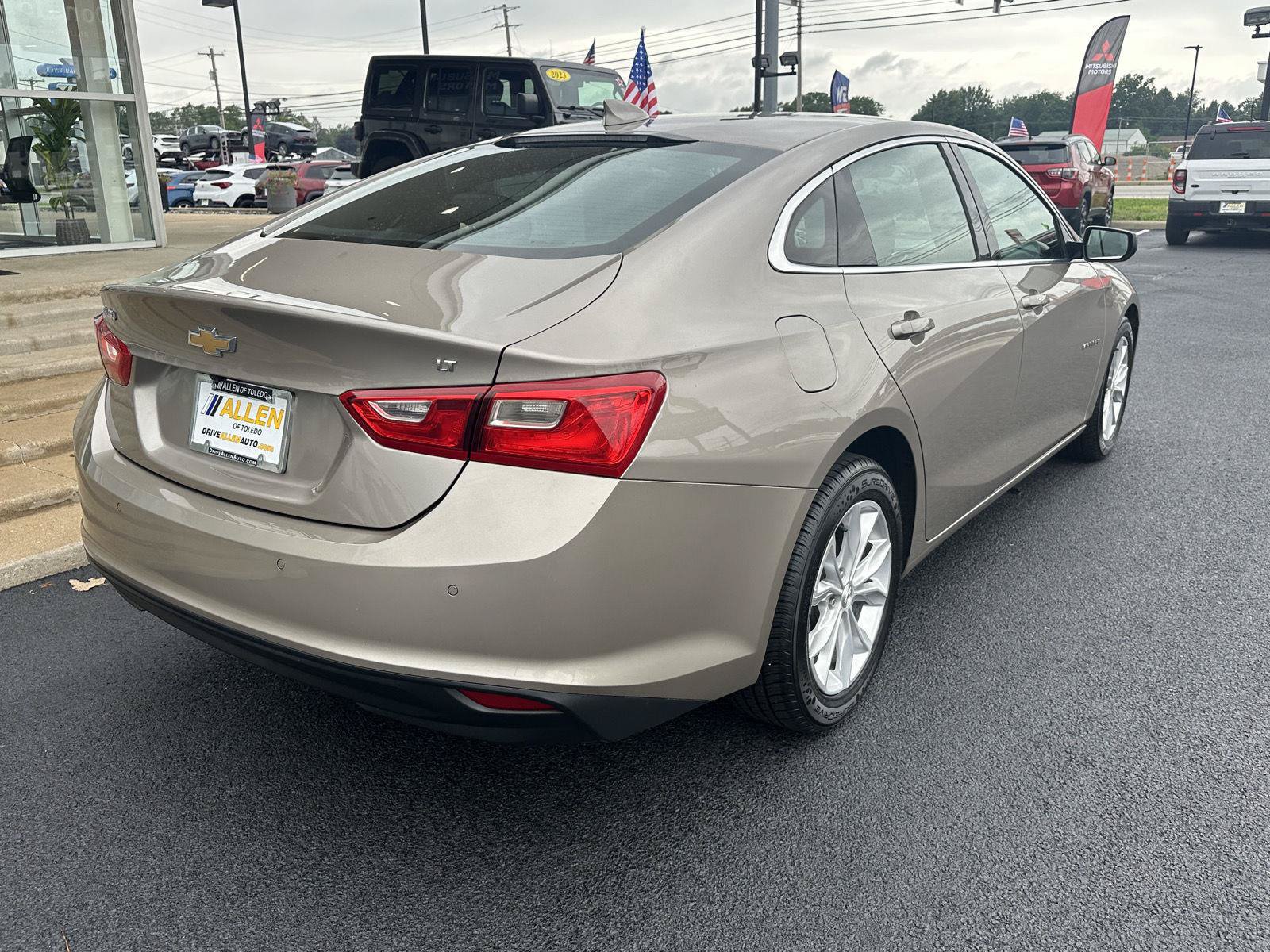 Used 2025 Chevrolet Malibu LT FWD image 11