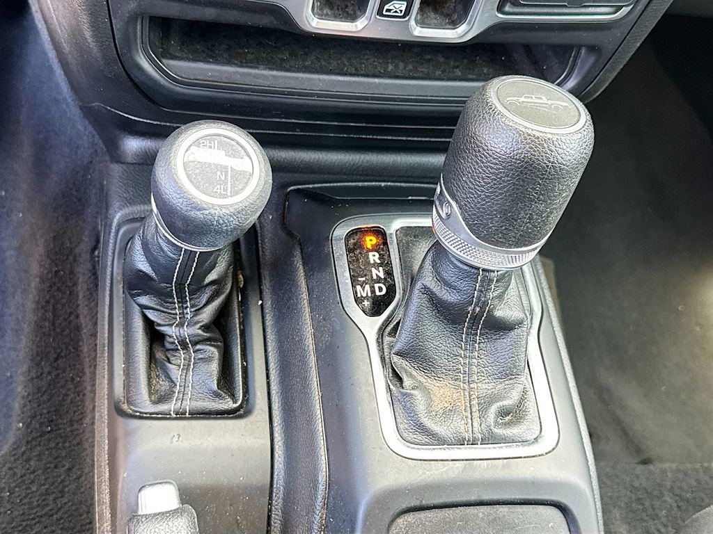 Used 2023 Jeep Gladiator Overland AWD/4WD image 18