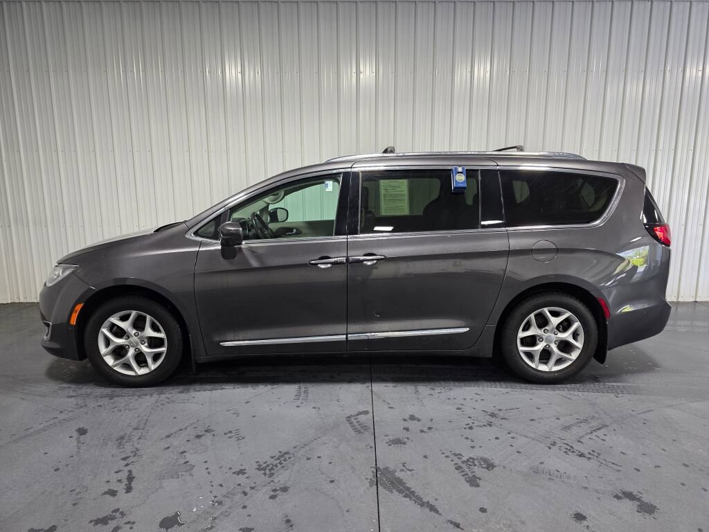 Used 2019 Chrysler Pacifica Touring-L Plus w/ Advanced Safetytec Group FWD image 4