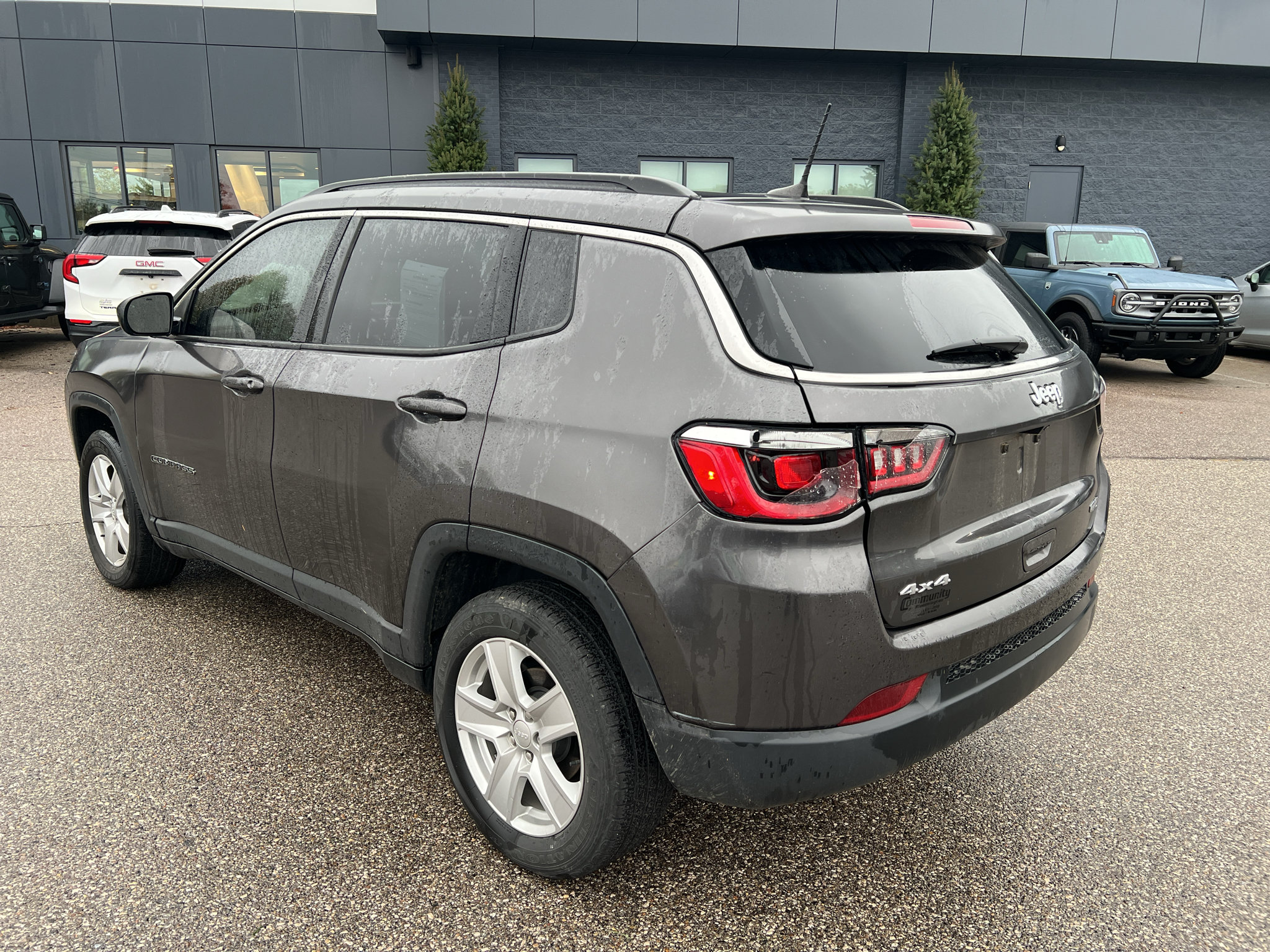 Used 2022 Jeep Compass Latitude w/ Sun and Sound Group AWD/4WD image 5