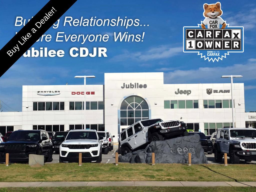 Used 2025 Jeep Grand Cherokee Laredo w/ Luxury Tech Group I AWD/4WD image 6