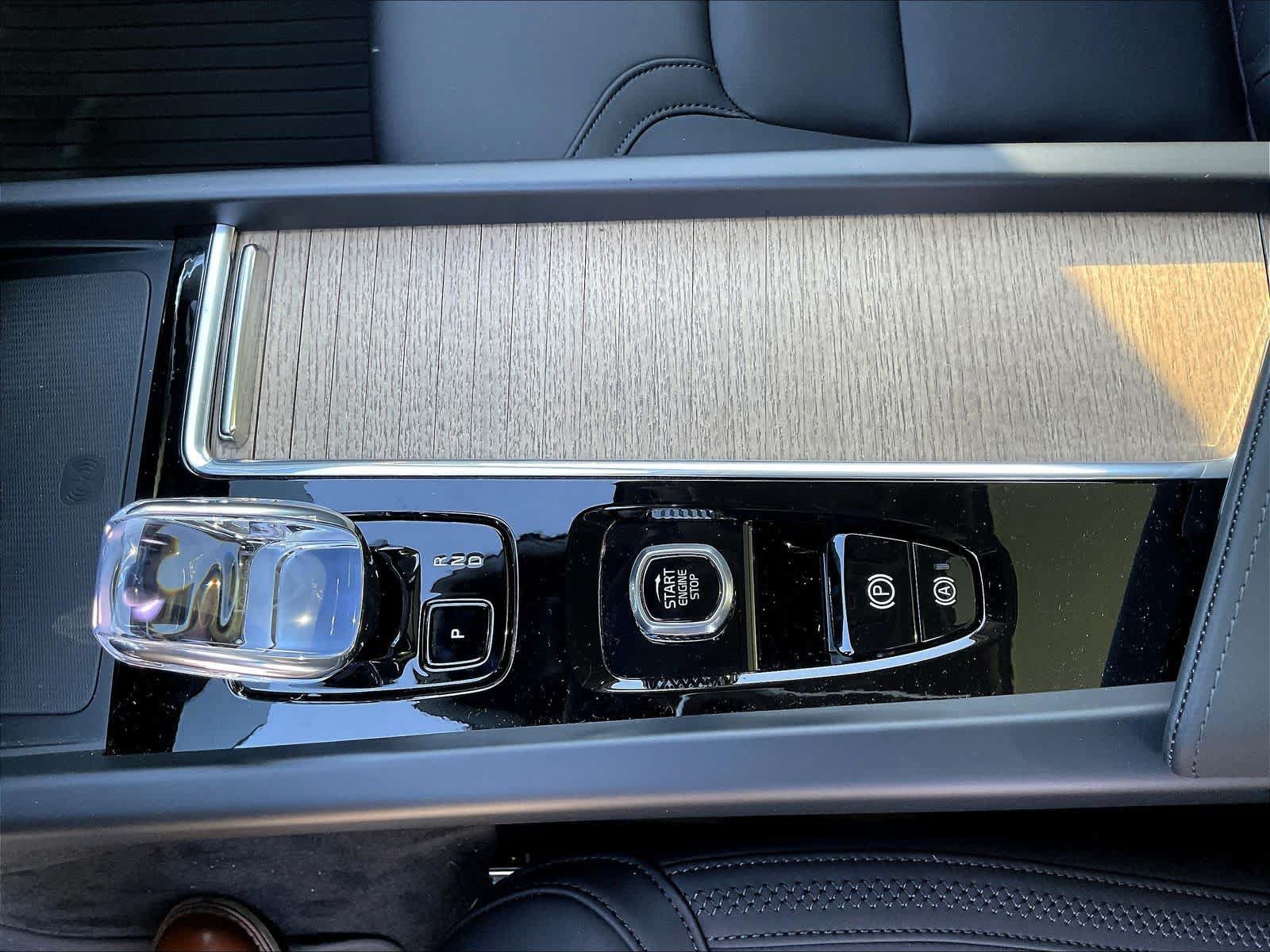 New 2026 Volvo XC60 T8 Plus w/ Climate Package AWD/4WD image 10