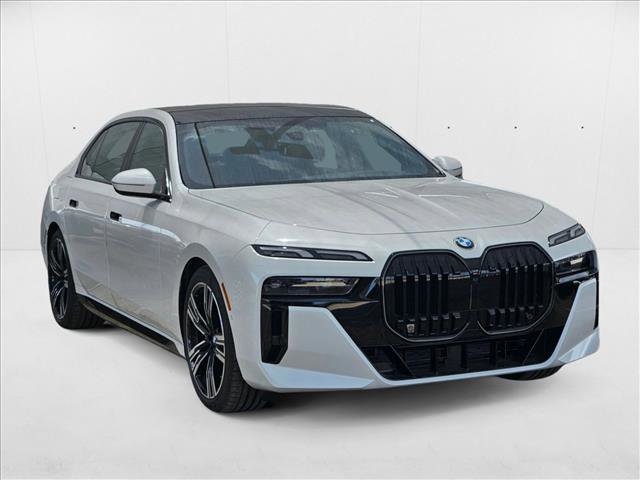 New 2025 BMW 740i image 3