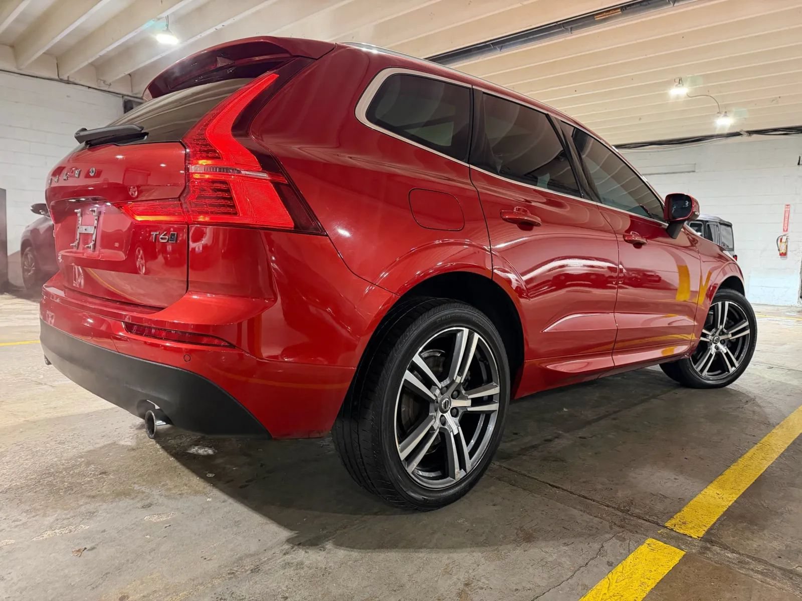 Used 2021 Volvo XC60 T6 Momentum w/ Climate Package AWD/4WD image 4