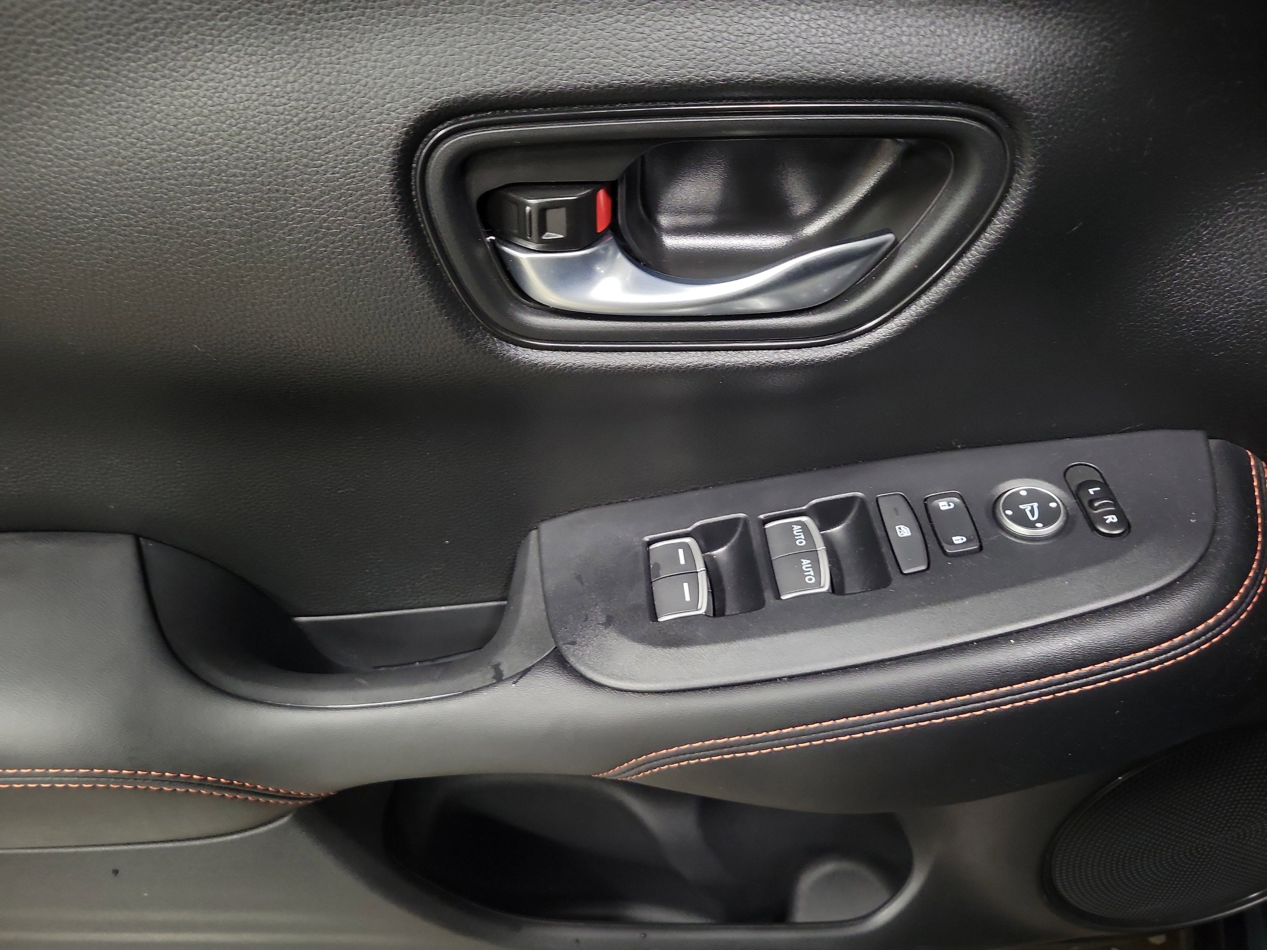 Certified 2025 Honda HR-V Sport image 20