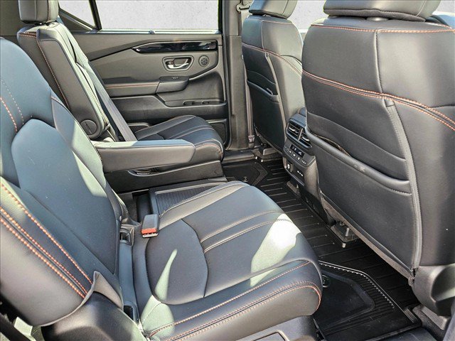 Used 2025 Honda Pilot TrailSport image 15