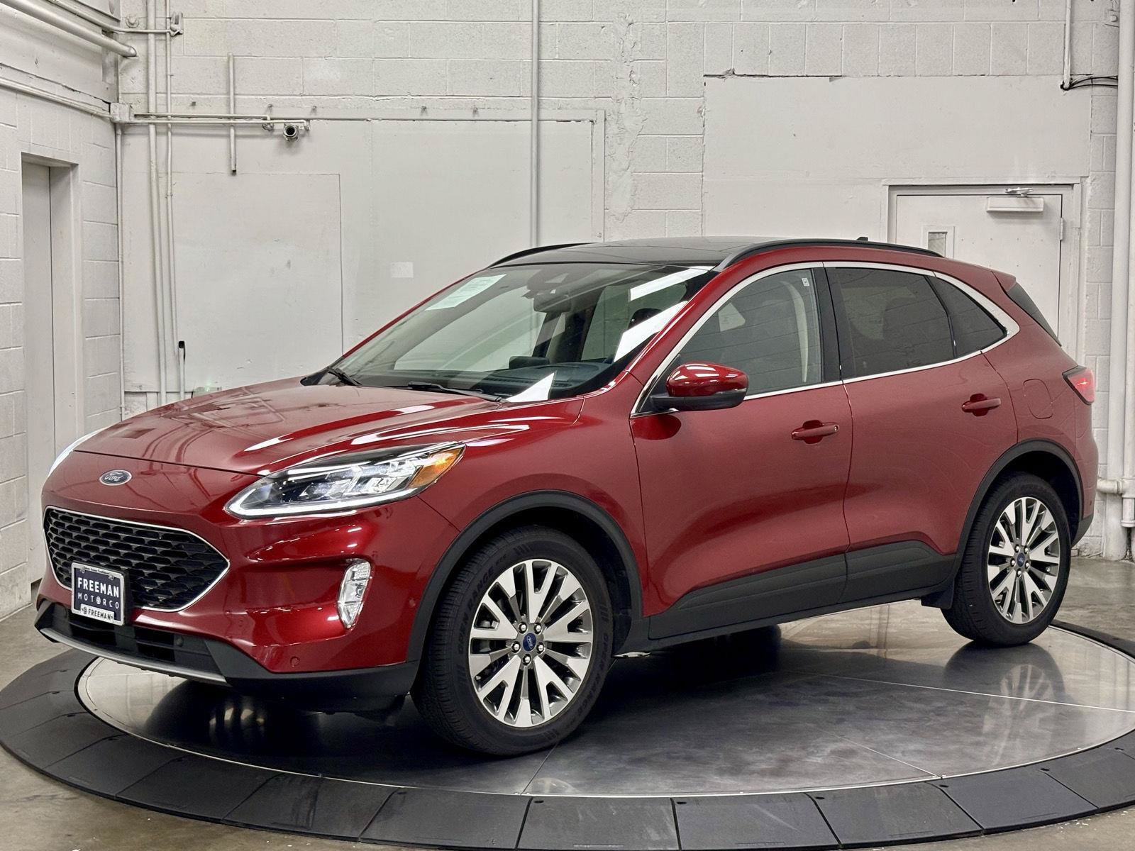 Used 2020 Ford Escape Titanium w/ Titanium Premium Package 2.0 AWD/4WD image 4