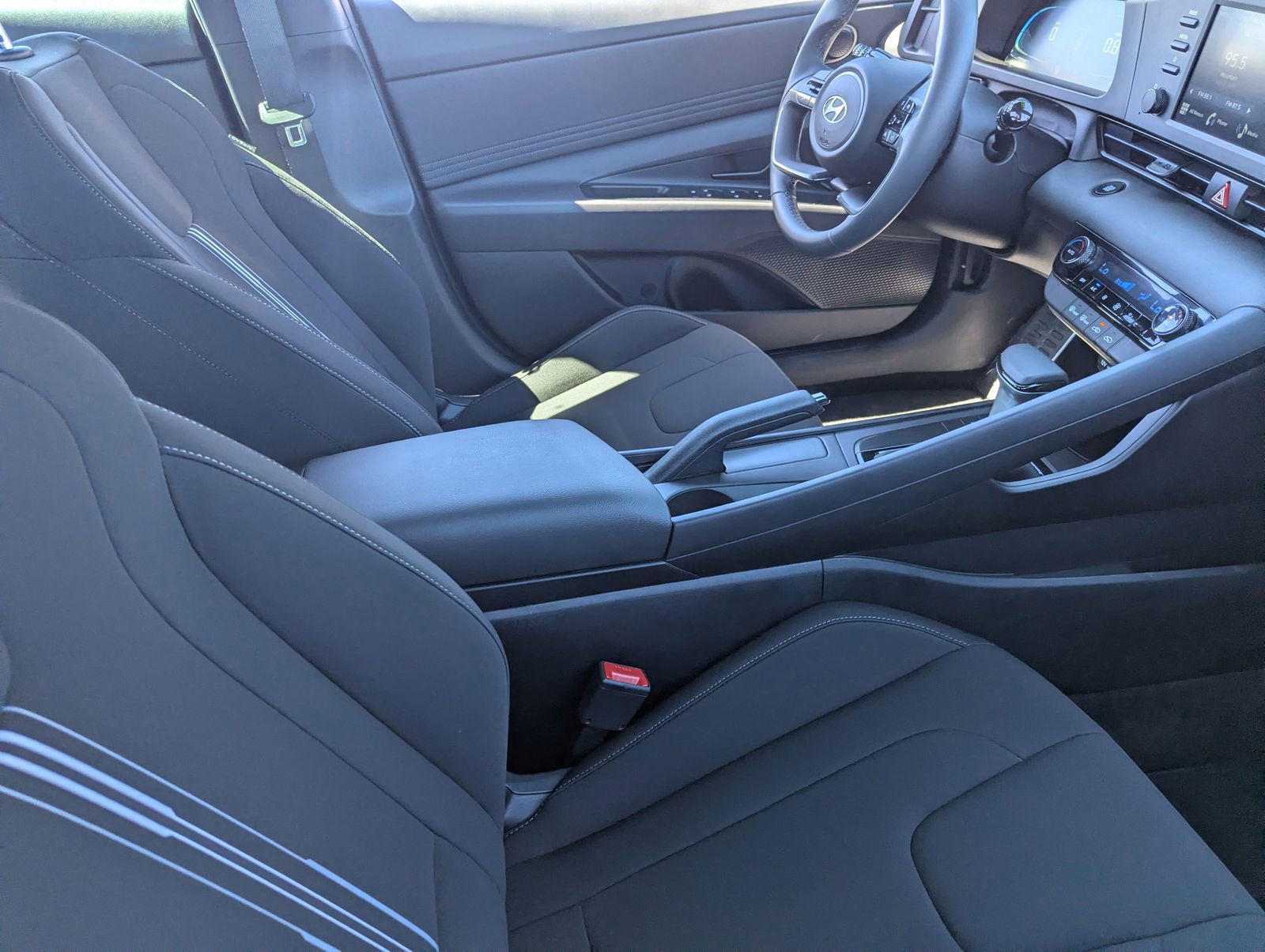 Used 2026 Hyundai Elantra Sport image 11