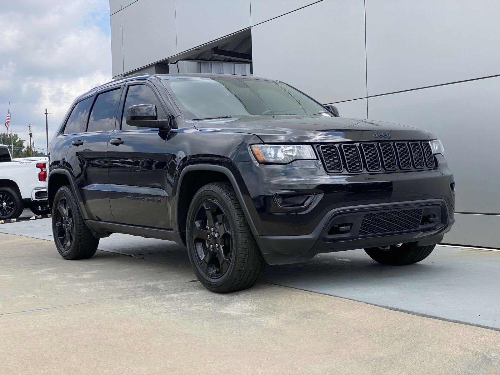 Used 2018 Jeep Grand Cherokee Laredo