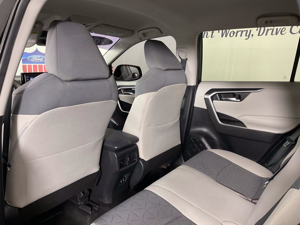 Used 2020 Toyota RAV4 XLE FWD image 15