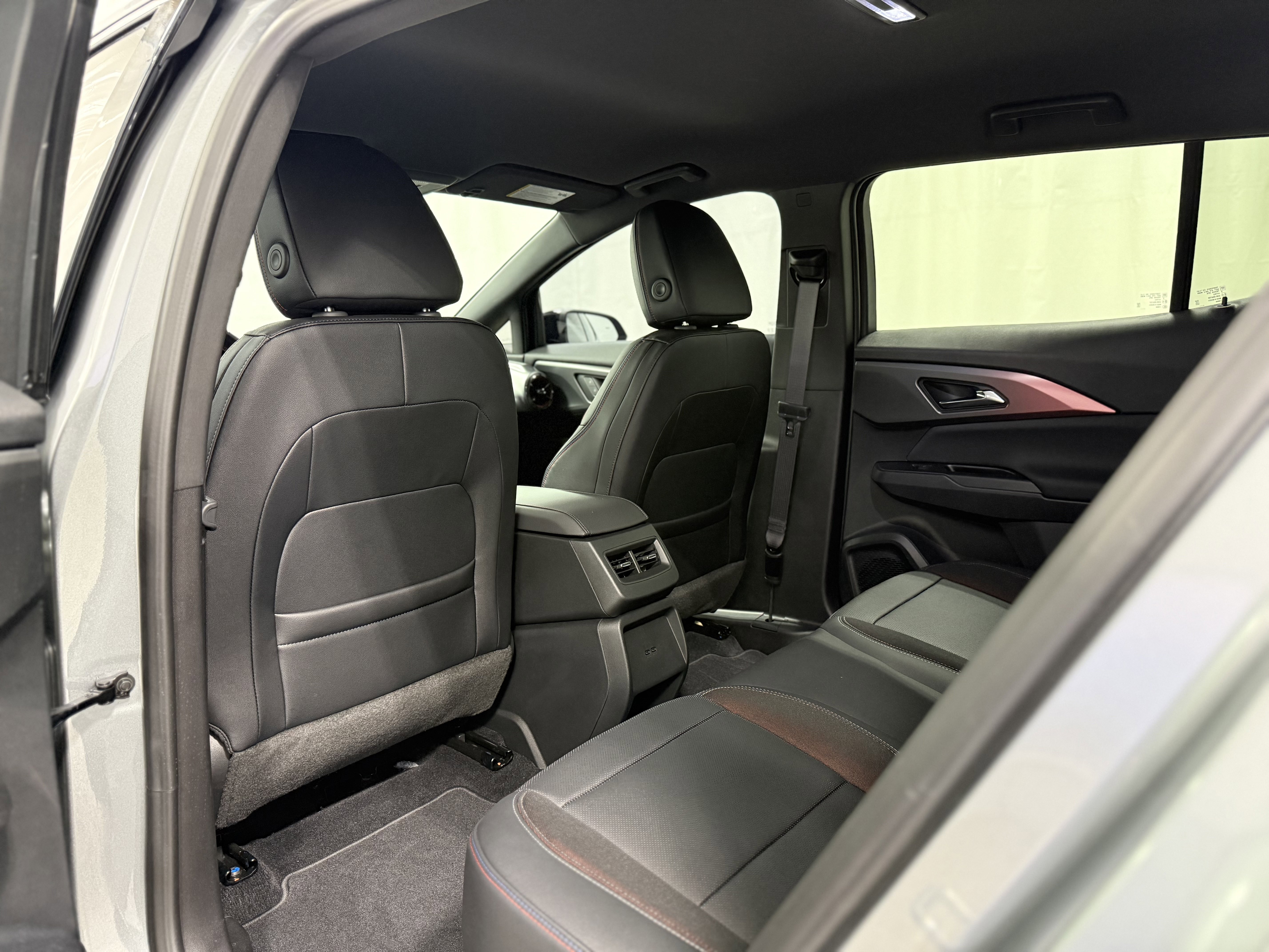 Used 2025 Chevrolet Equinox EV RS image 26