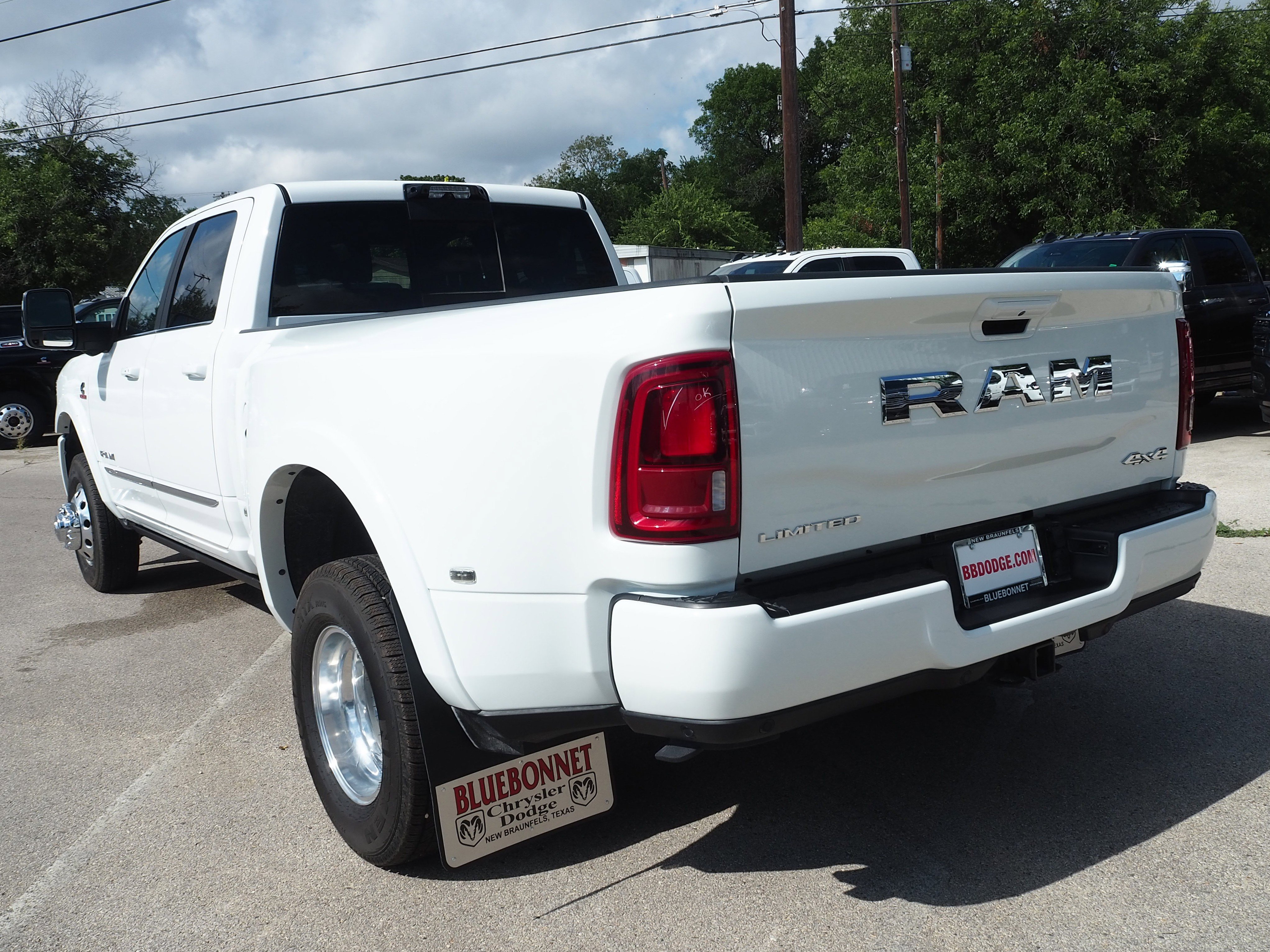 New 2025 RAM 3500 Limited image 9