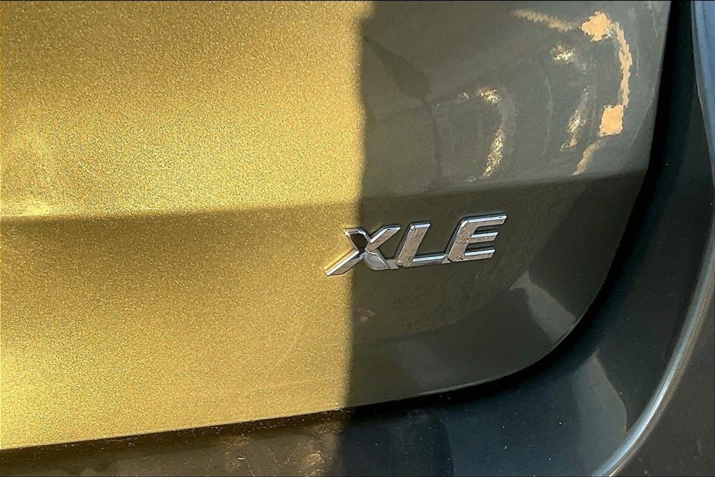 Used 2013 Toyota Sienna XLE FWD image 7