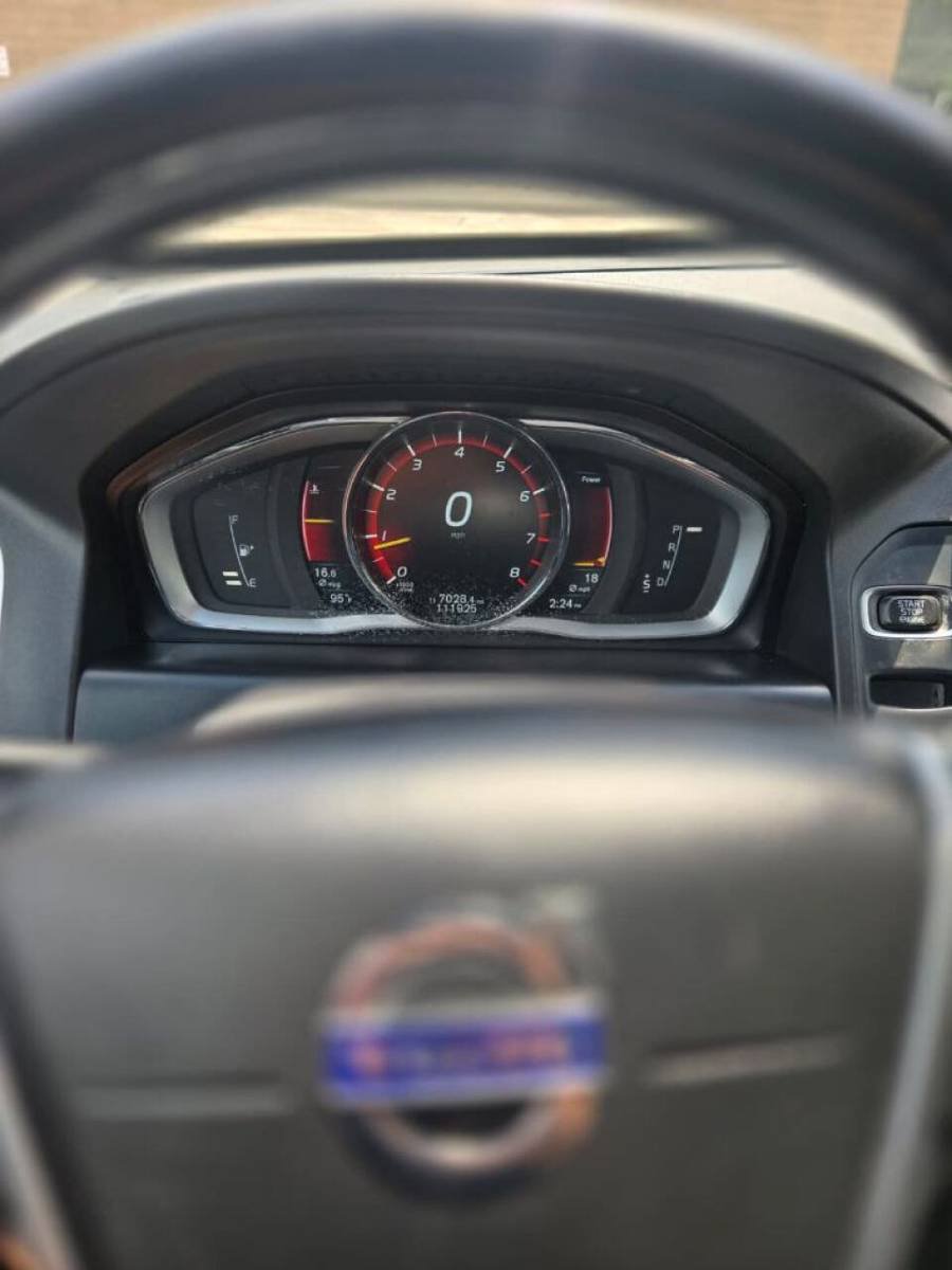 Used 2016 Volvo XC60 T6 AWD/4WD image 17