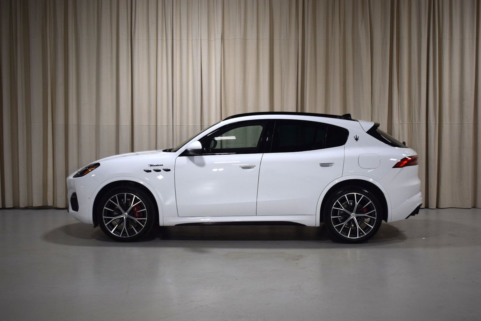 Used 2023 Maserati Grecale Modena AWD/4WD image 4