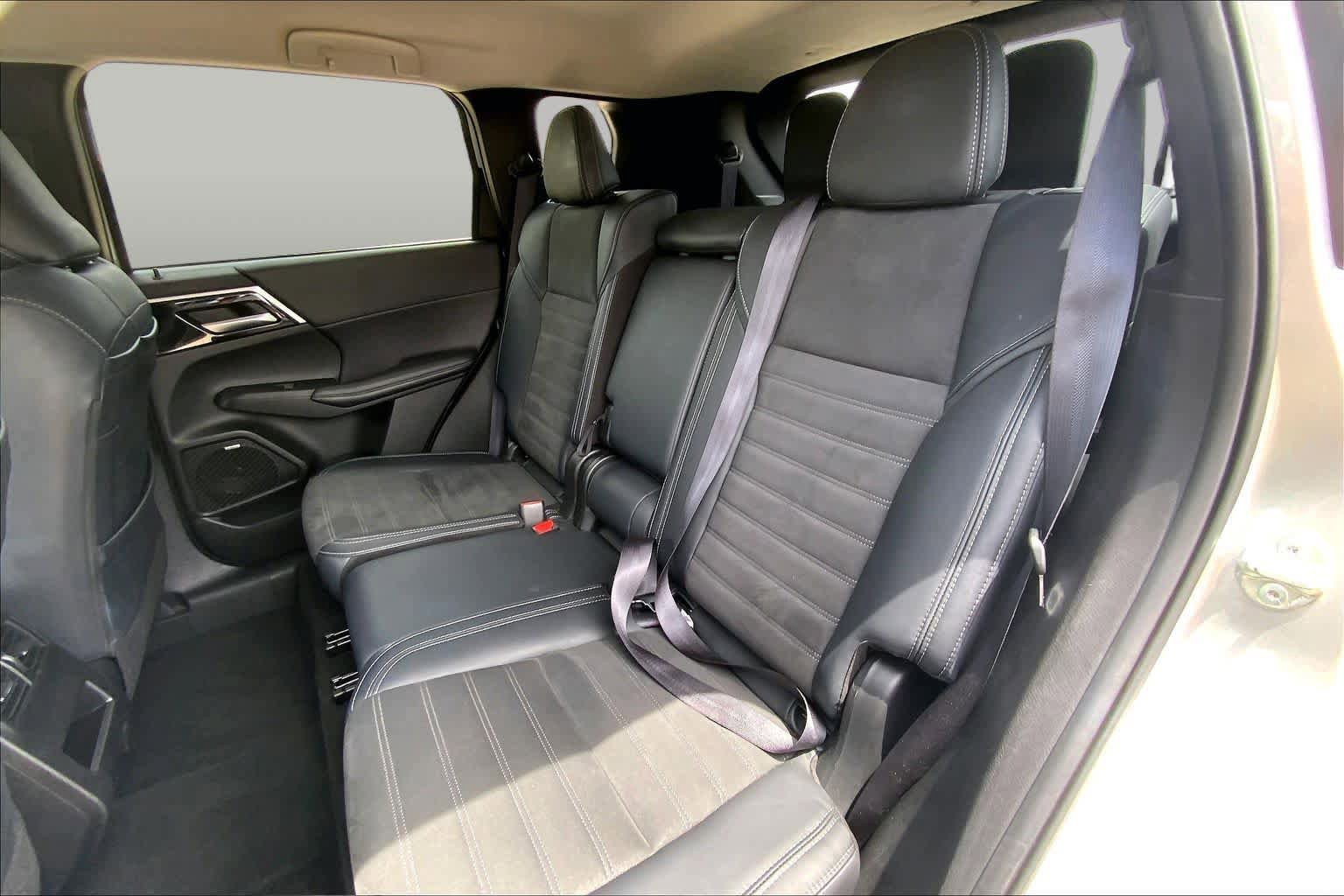 Used 2025 Mitsubishi Outlander SE FWD image 20