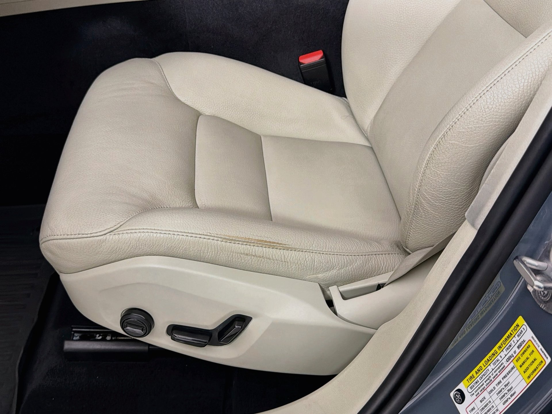 Certified 2024 Volvo XC60 B5 Core w/ Protection Package Premier AWD/4WD image 20
