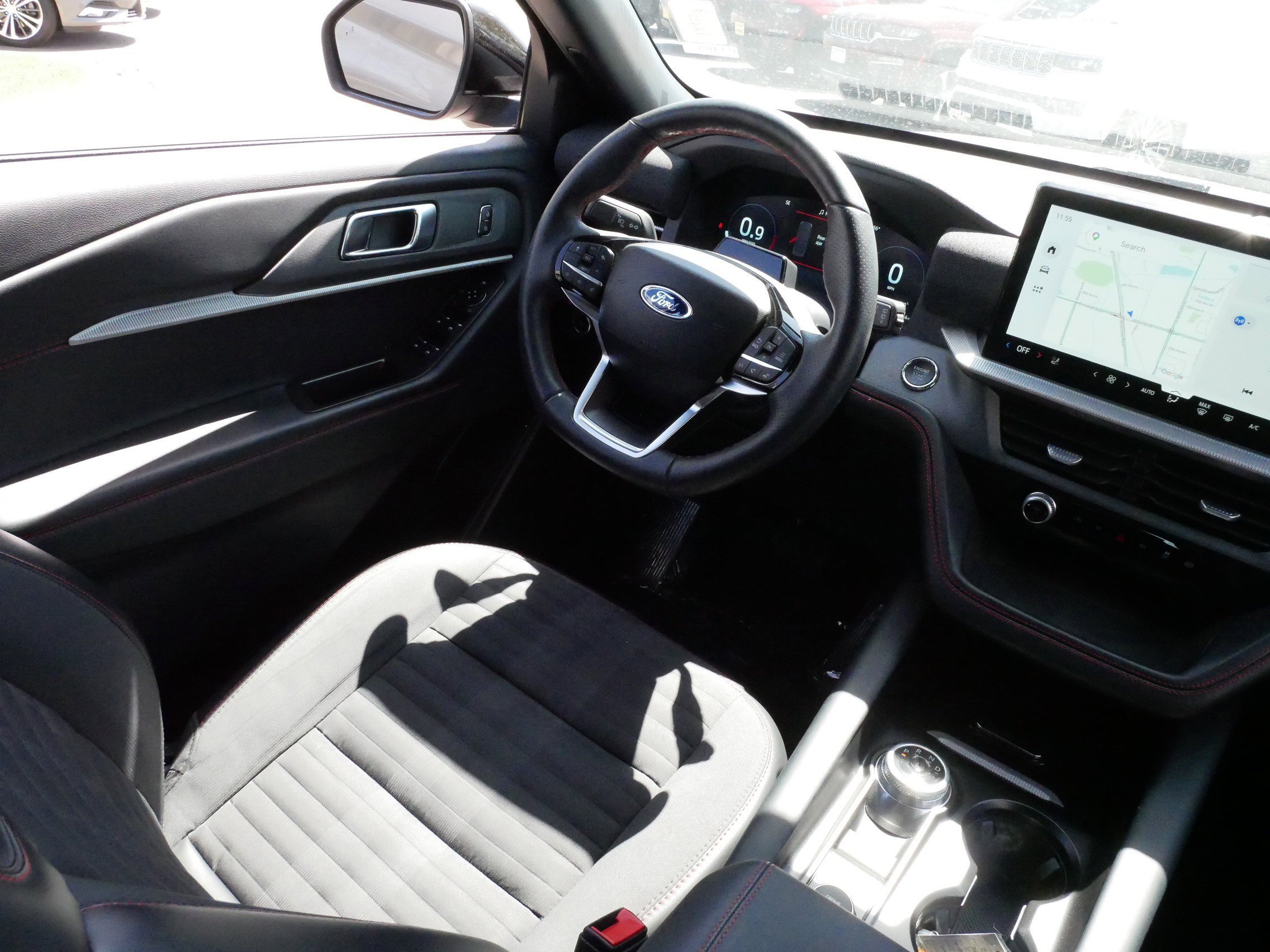Used 2025 Ford Explorer ST-Line w/ ST-Line Street Pack AWD/4WD image 9