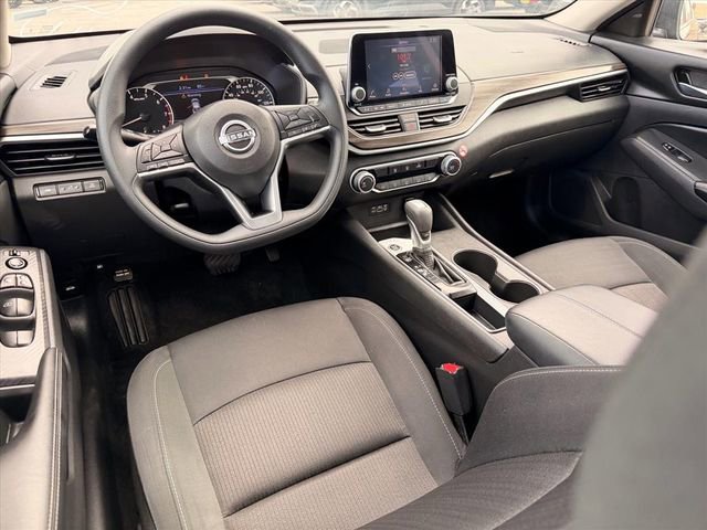 Used 2025 Nissan Altima 2.5 SV FWD image 7