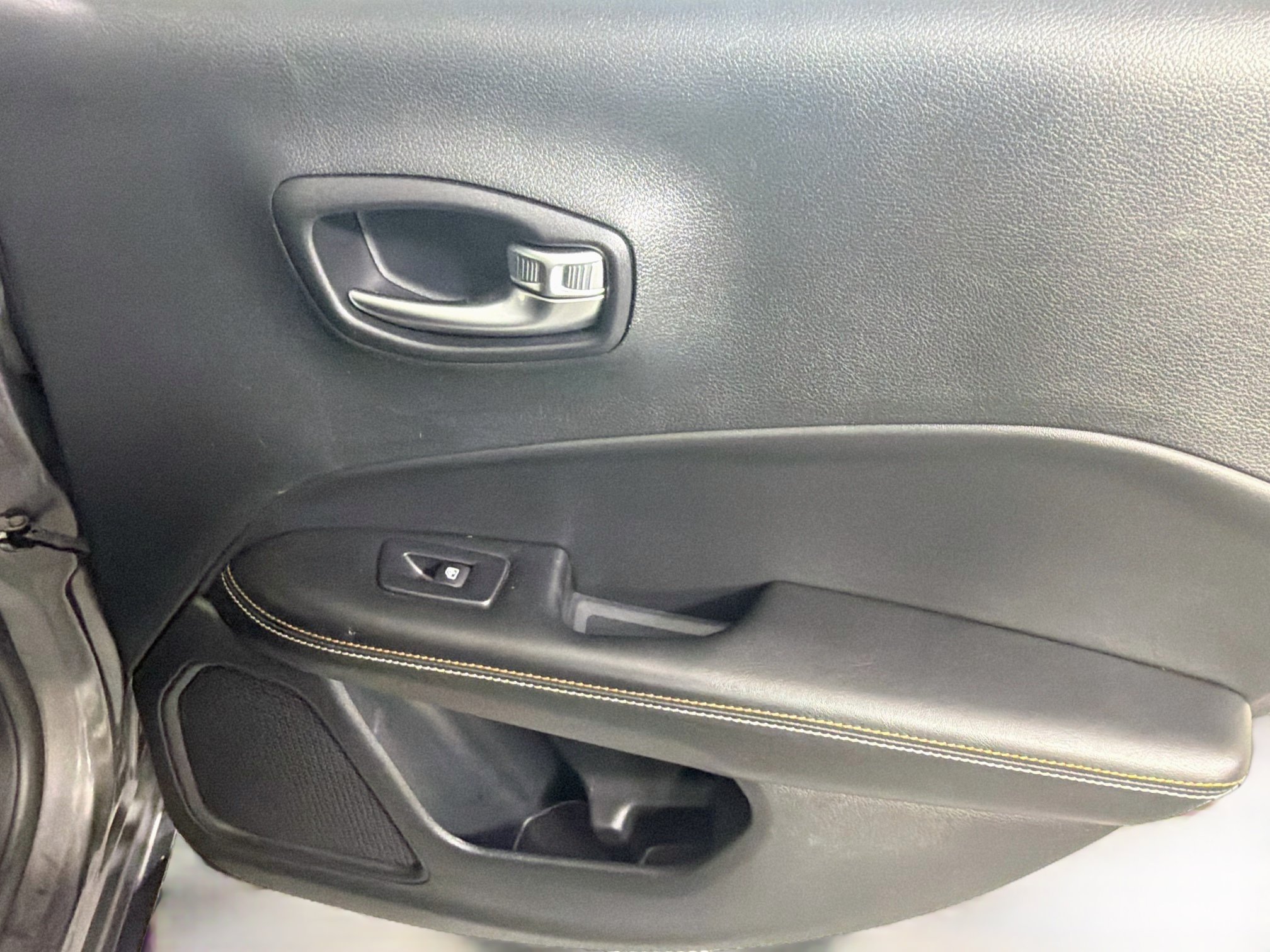 Used 2019 Jeep Compass Sport w/ Tech Group FWD image 28
