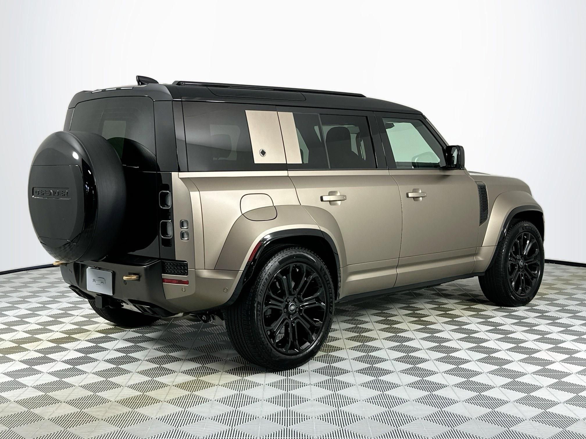 Used 2025 Land Rover Defender 110 image 5