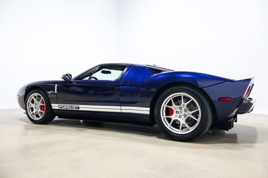 Used 2006 Ford GT RWD image 15