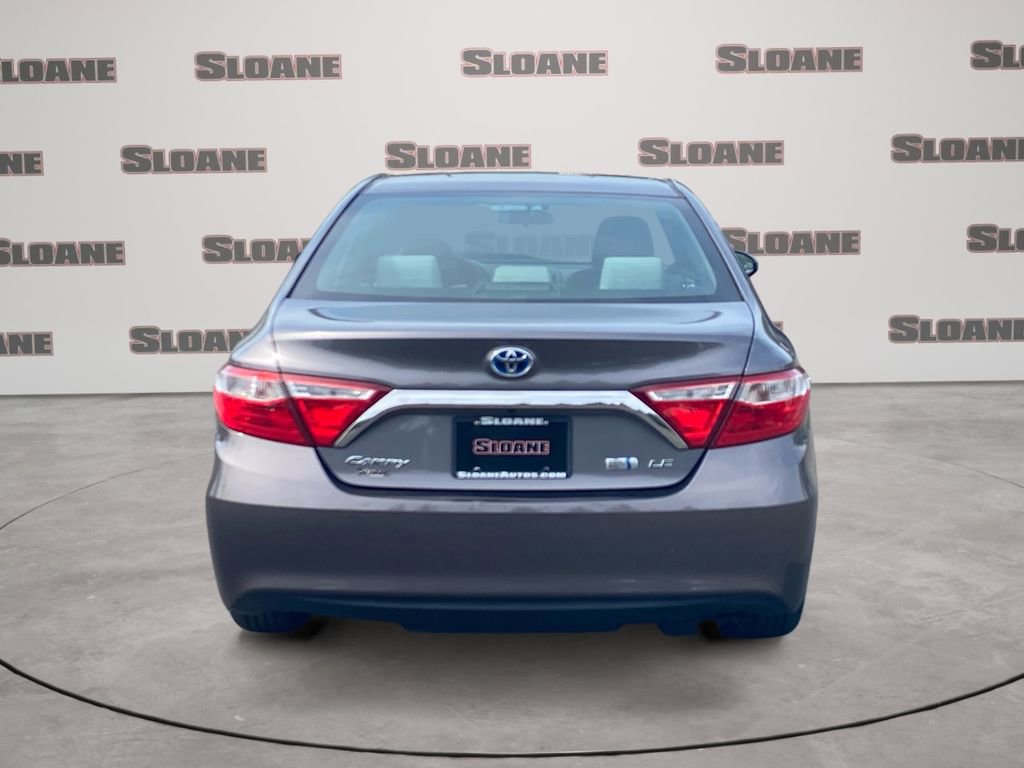 Used 2016 Toyota Camry LE image 4