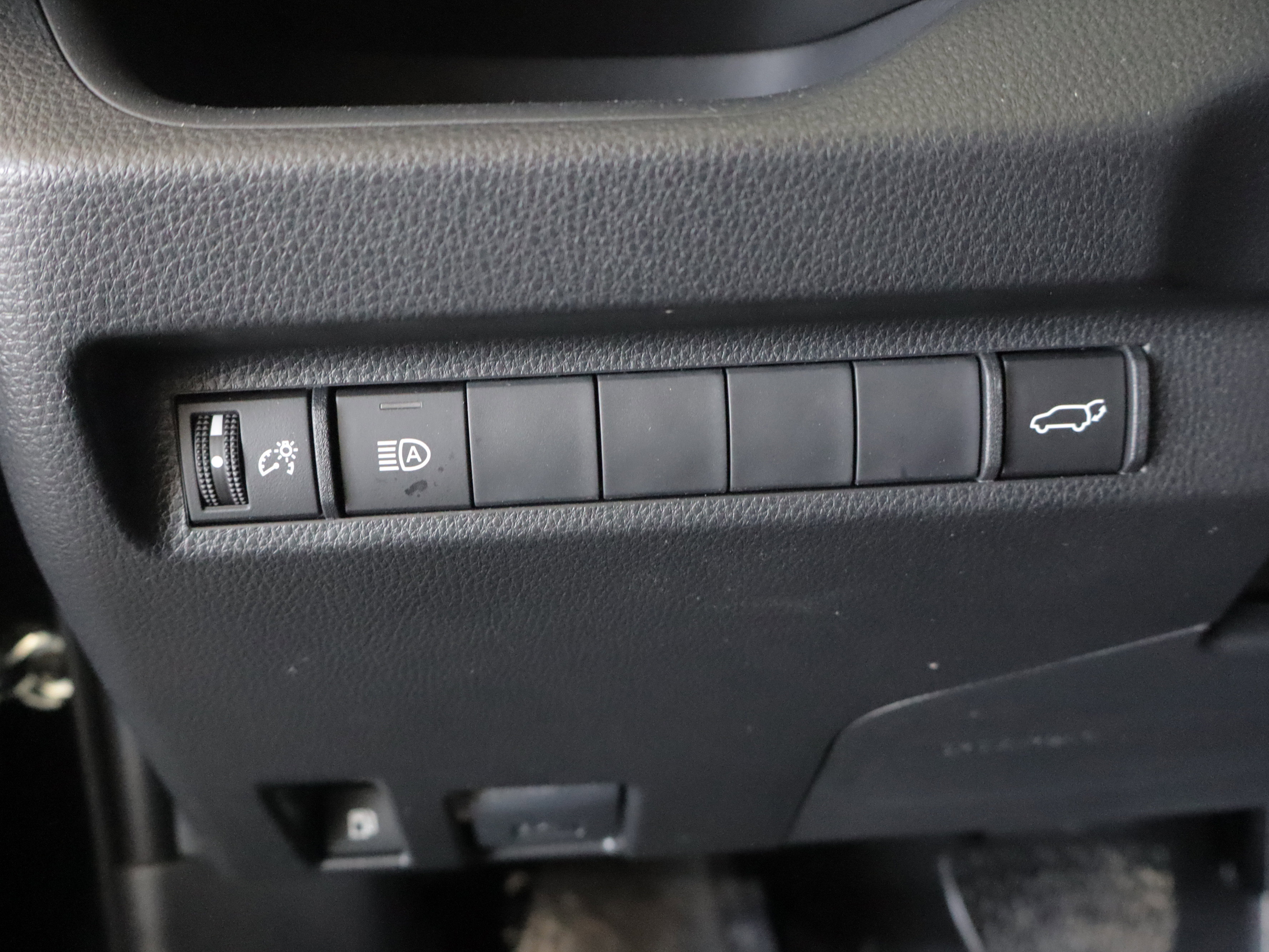 Used 2025 Toyota RAV4 XLE w/ Convenience Package image 19
