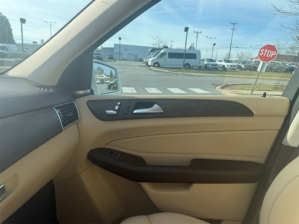 Used 2019 Mercedes-Benz GLE 400 4MATIC image 14