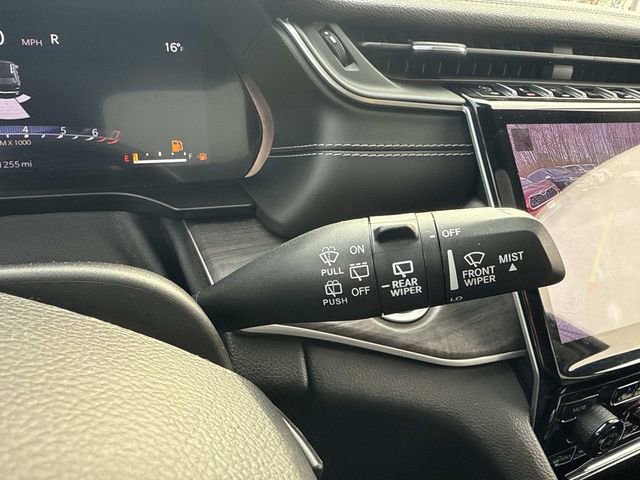 Used 2022 Jeep Grand Cherokee Limited image 33