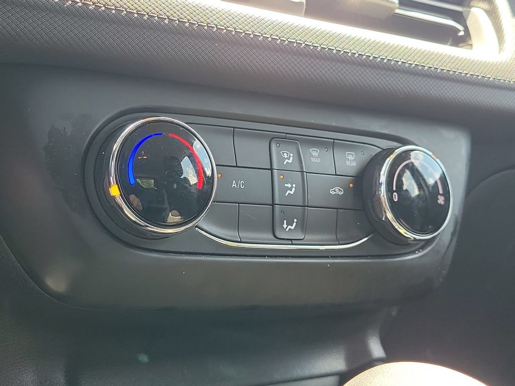 Used 2025 Chevrolet TrailBlazer LS w/ LS Confidence Package FWD image 32