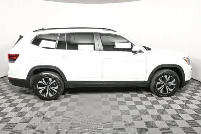 New 2026 Volkswagen Atlas SE FWD image 2