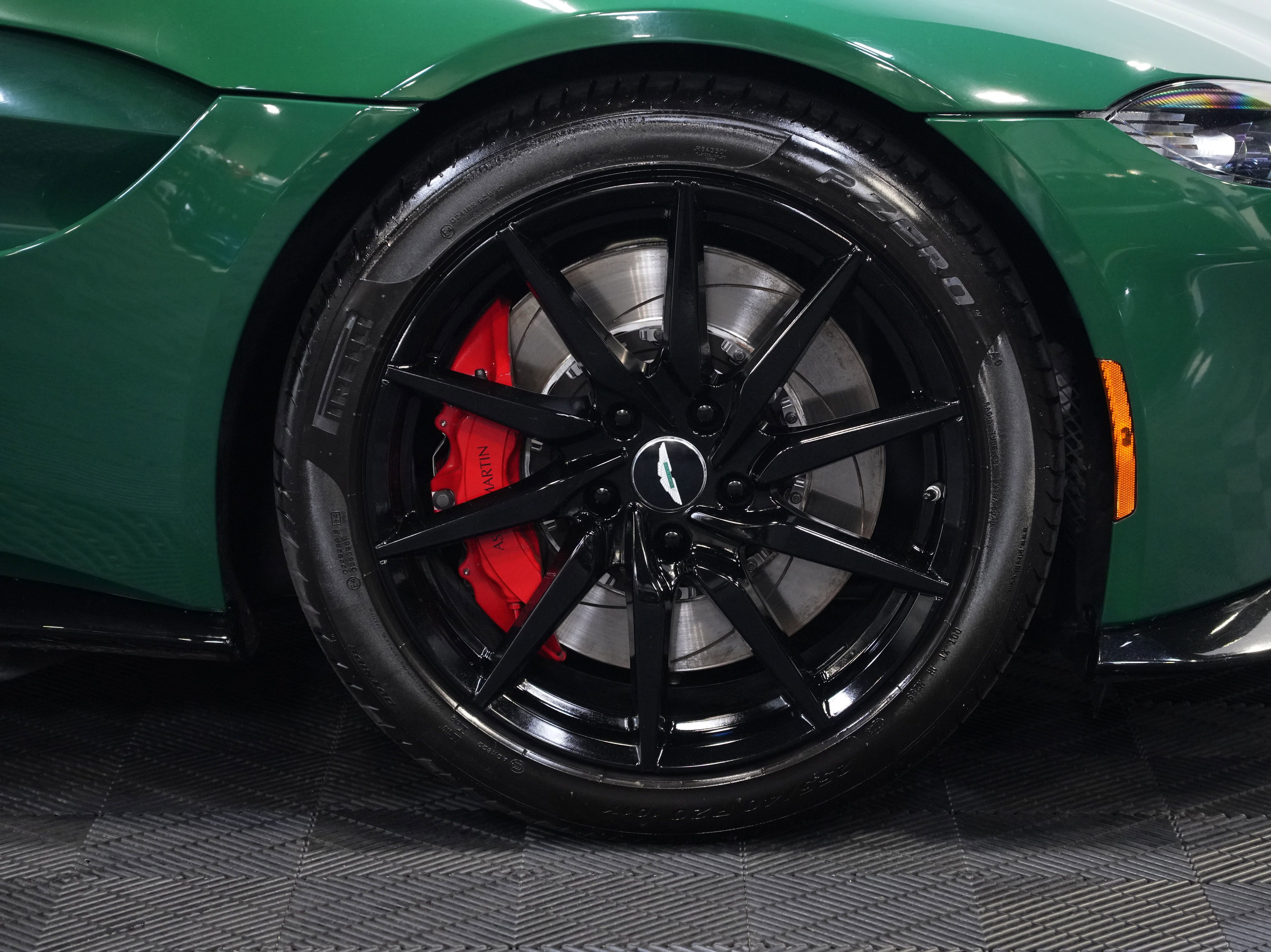 Used 2019 Aston Martin V8 Vantage Coupe RWD image 46