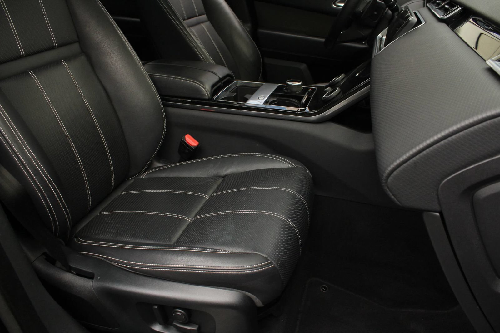 Used 2020 Land Rover Range Rover Velar S AWD/4WD image 30