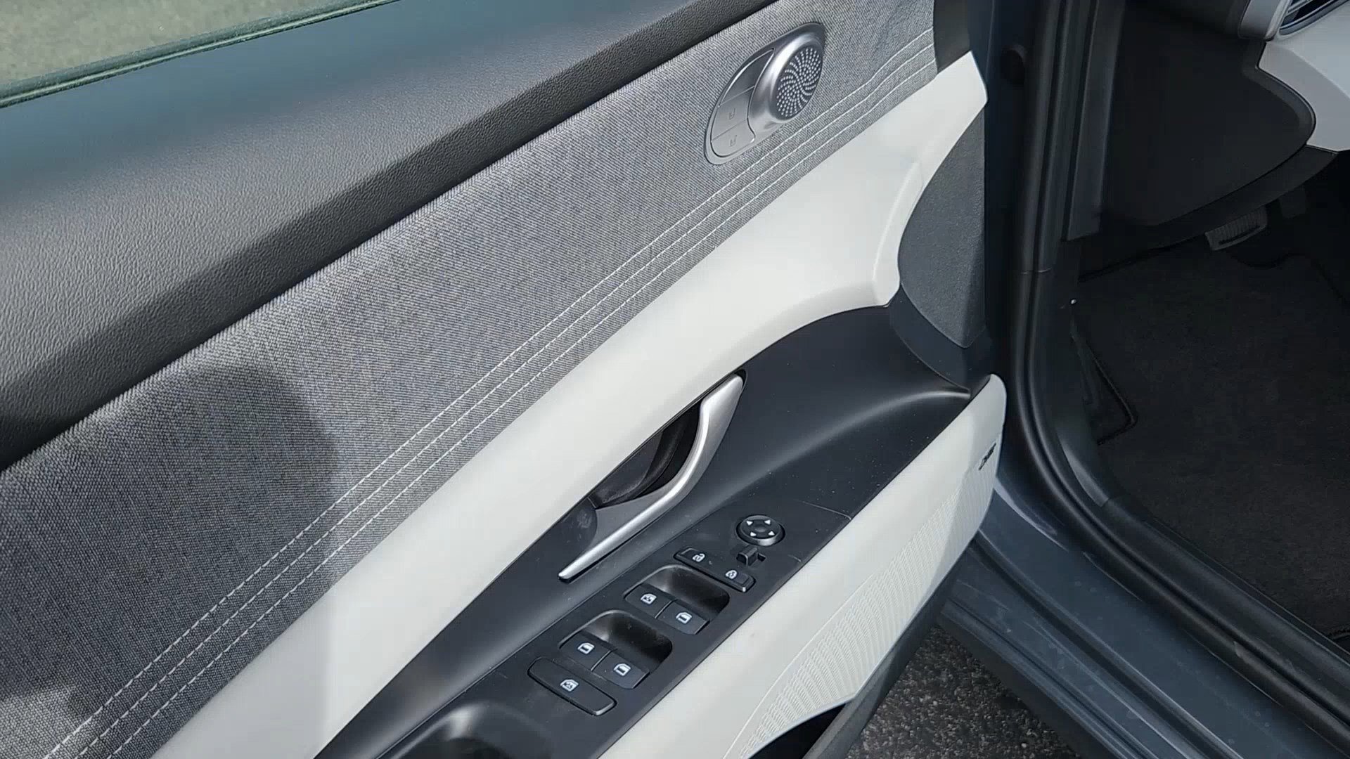 New 2026 Hyundai Elantra Limited image 7