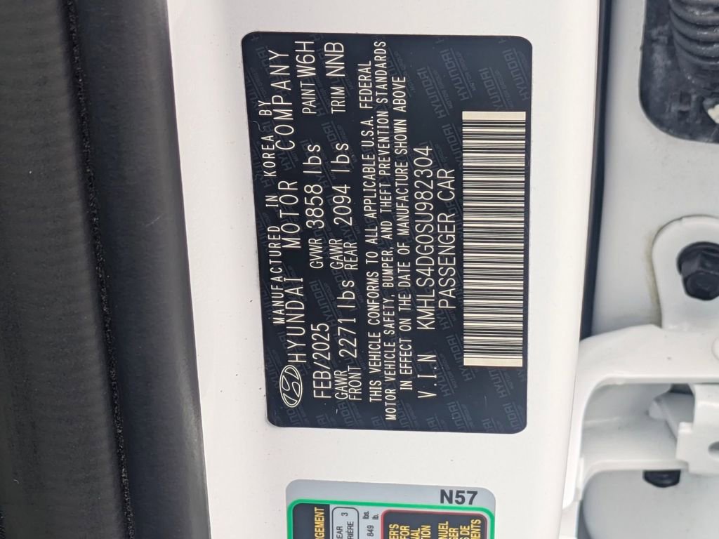 Used 2025 Hyundai Elantra SEL FWD image 42