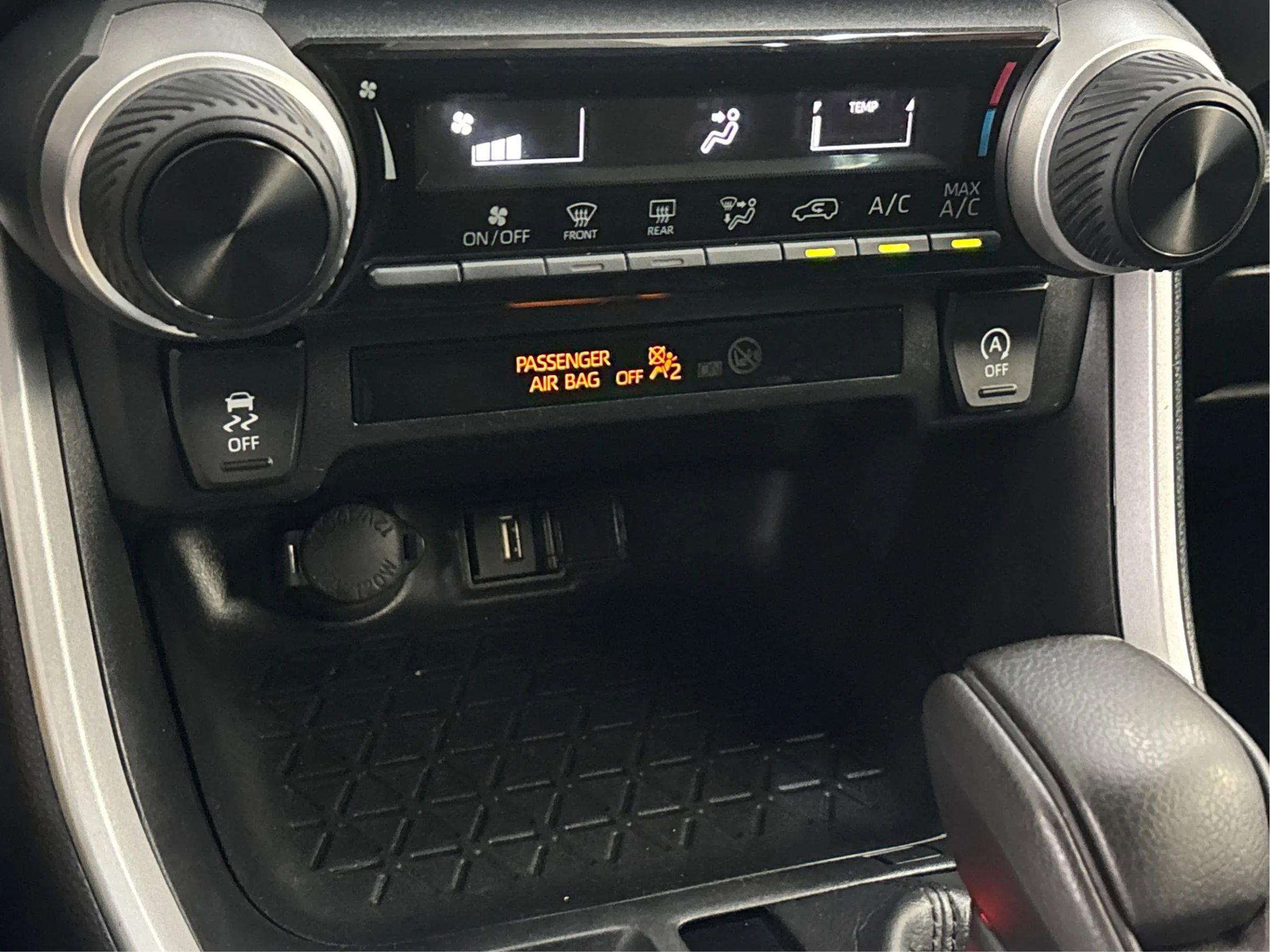 Used 2021 Toyota RAV4 LE image 38