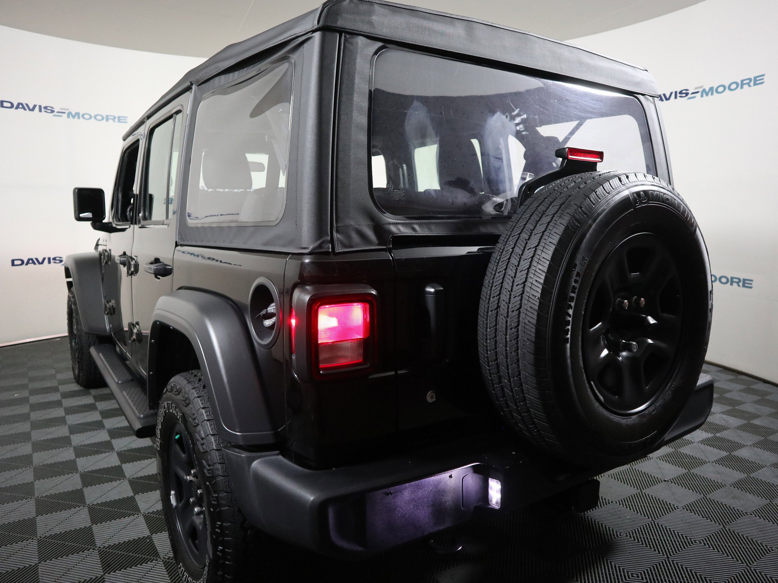 Used 2022 Jeep Wrangler Unlimited Sport image 9