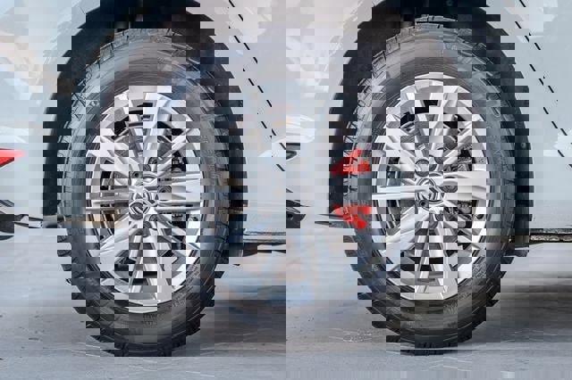 Used 2016 Volkswagen Golf S image 13