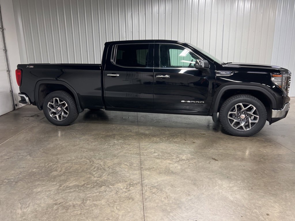 Certified 2022 GMC Sierra 1500 SLT image 2