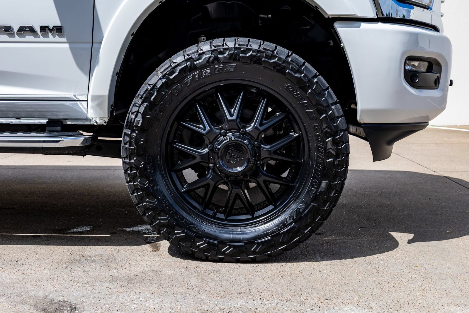 Used 2023 RAM 3500 Limited AWD/4WD image 12