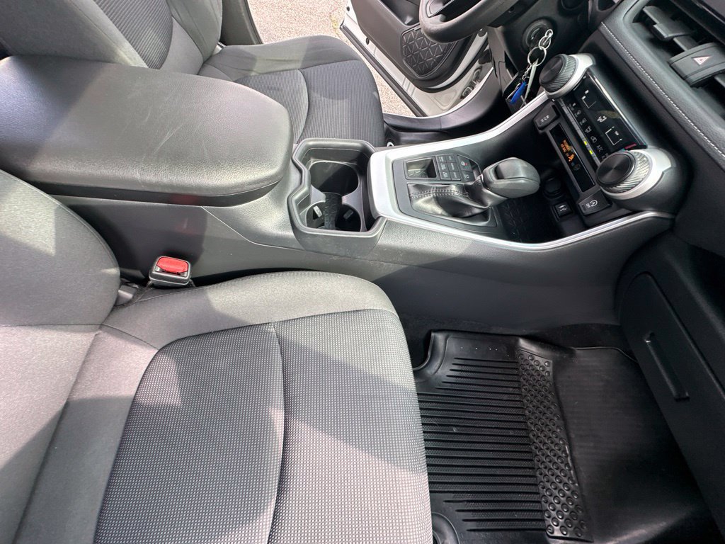 Used 2019 Toyota RAV4 LE w/ All Weather Liner Package AWD/4WD image 35