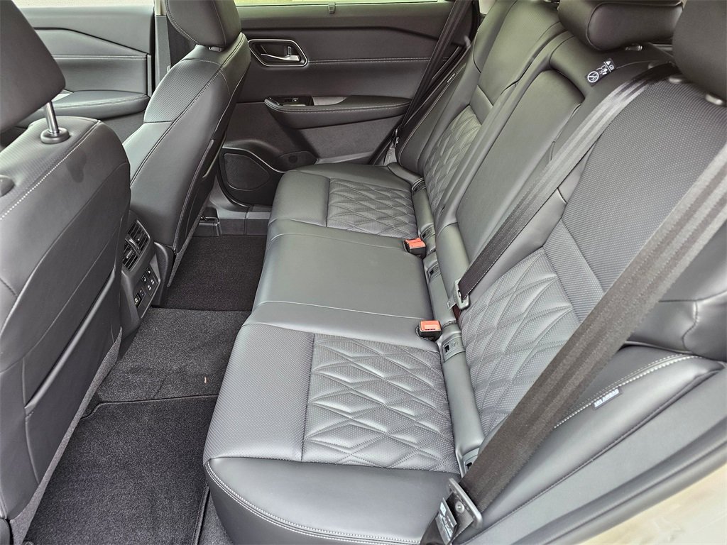 New 2026 Nissan Rogue Platinum image 5