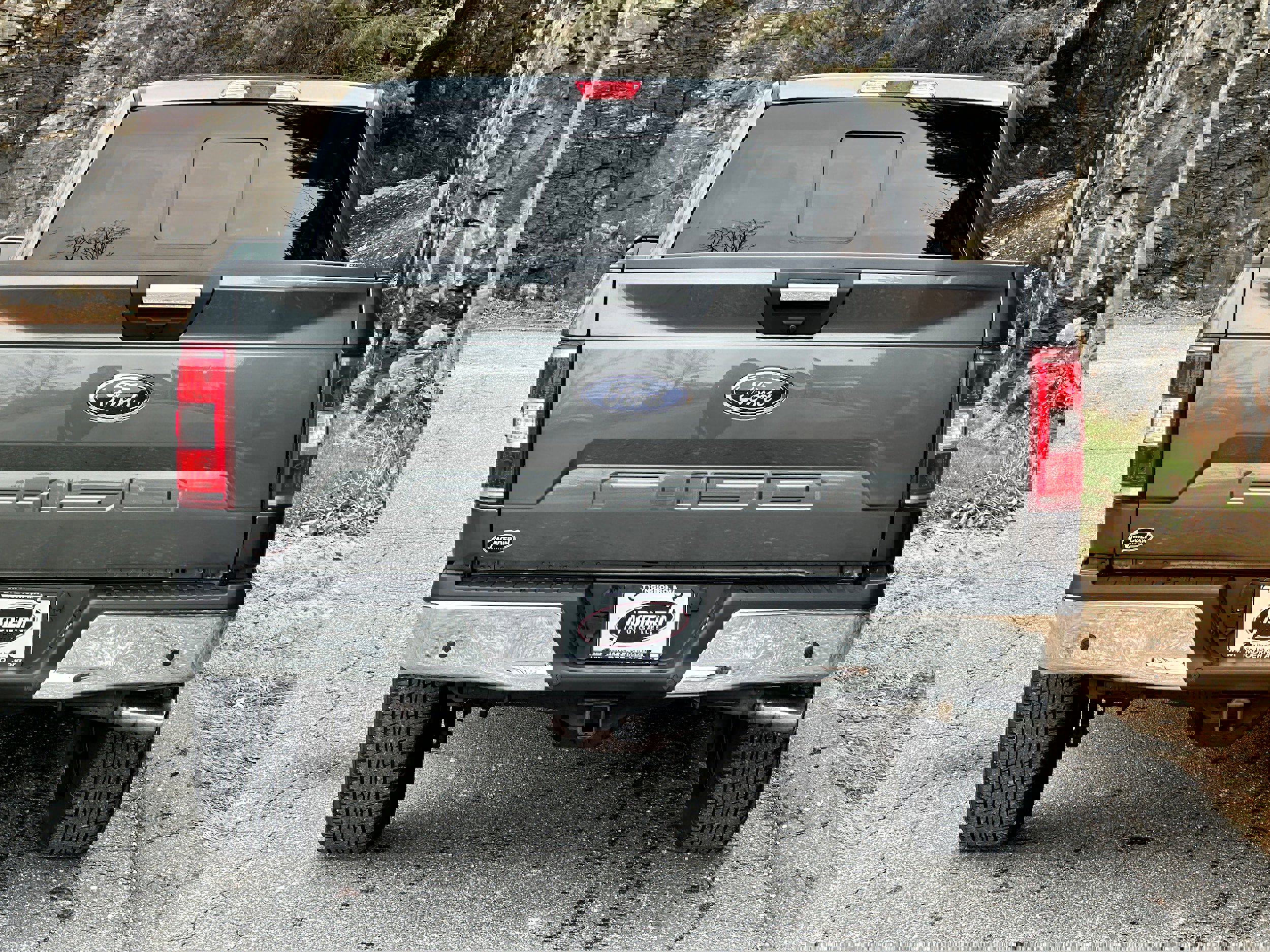 Used 2018 Ford F150 XLT w/ Equipment Group 302A Luxury image 10