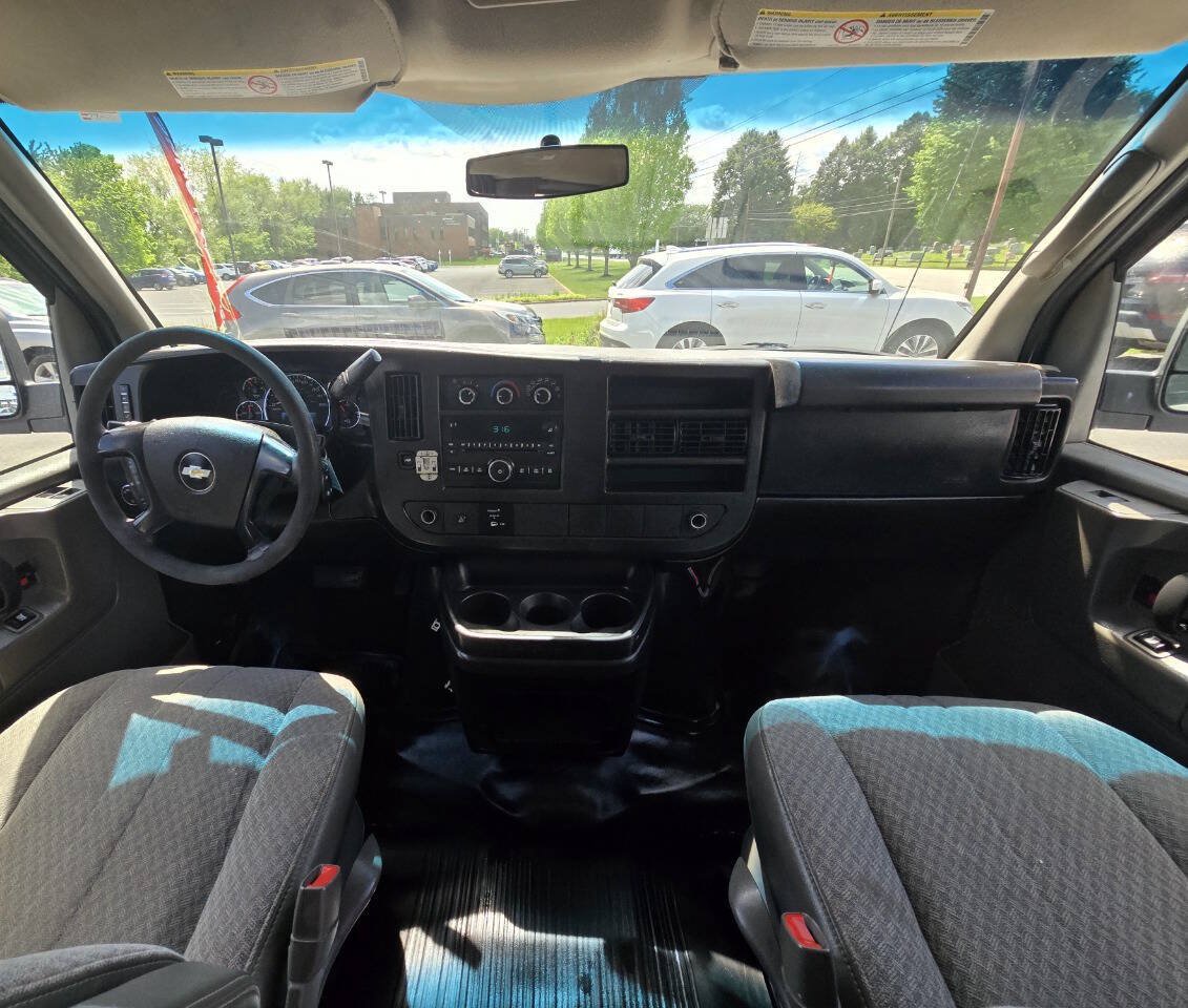Used 2012 Chevrolet Express 3500 LS RWD image 17