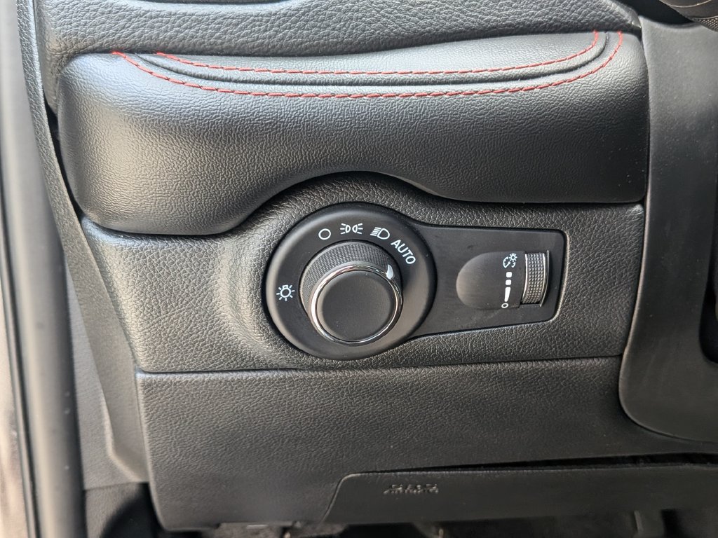 Used 2025 Dodge Durango GT AWD/4WD image 14
