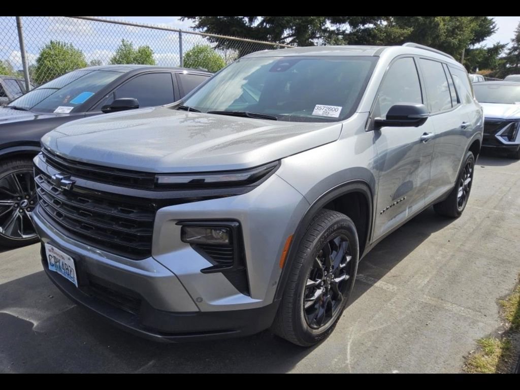 Used 2025 Chevrolet Traverse LT w/ Enhanced Driving Package AWD/4WD image 4